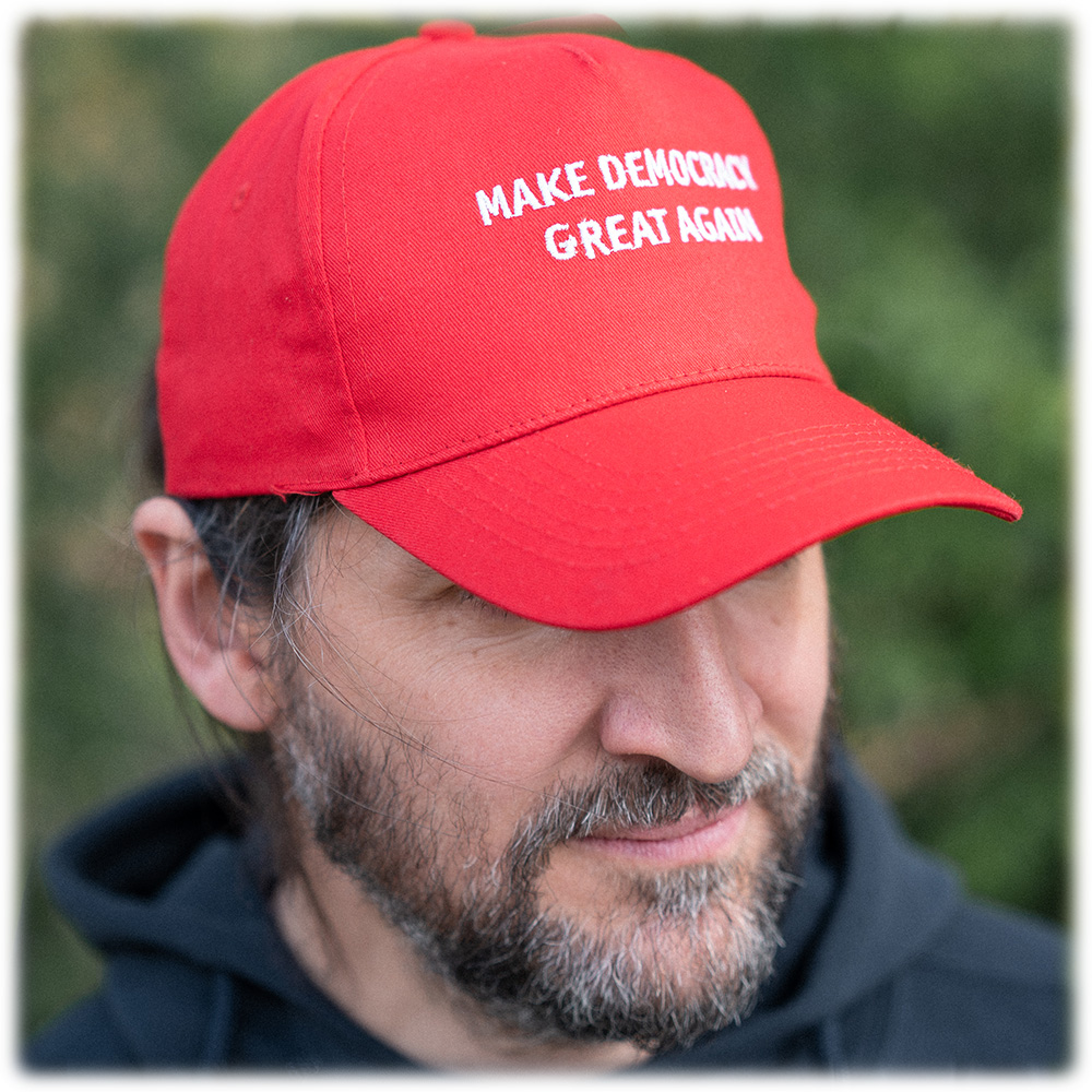Cap »Make Democracy great again« rot